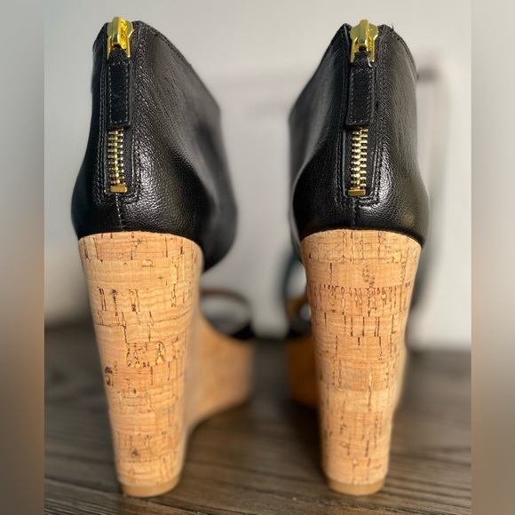 Super cute black patent and cork open toed wedges - Picture 3 of 5